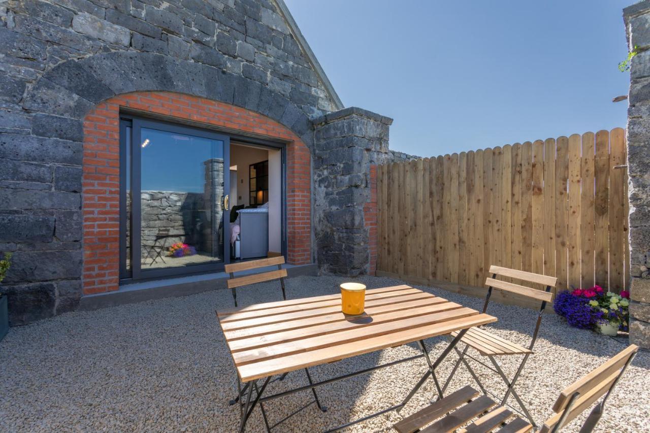 Coach House Cottage On The Shores Of Lough Corrib Galway Exterior photo